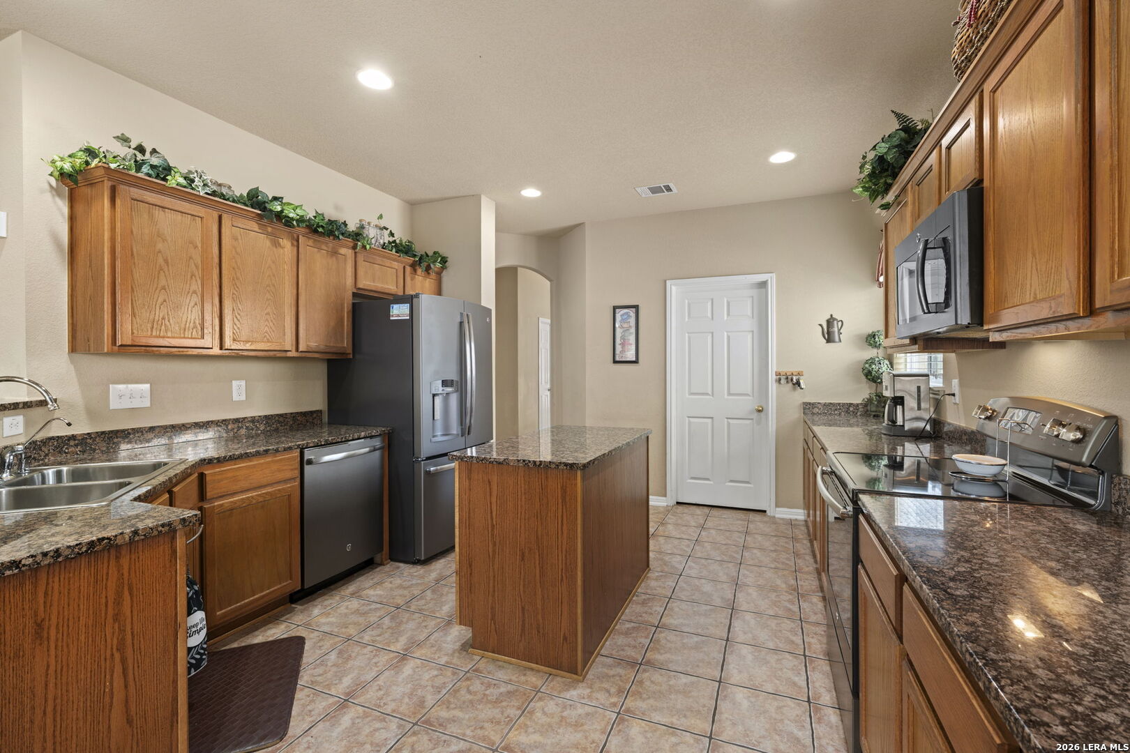 3318 DOVETREE LN