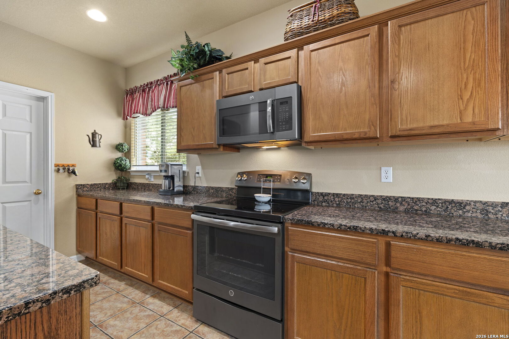 3318 DOVETREE LN