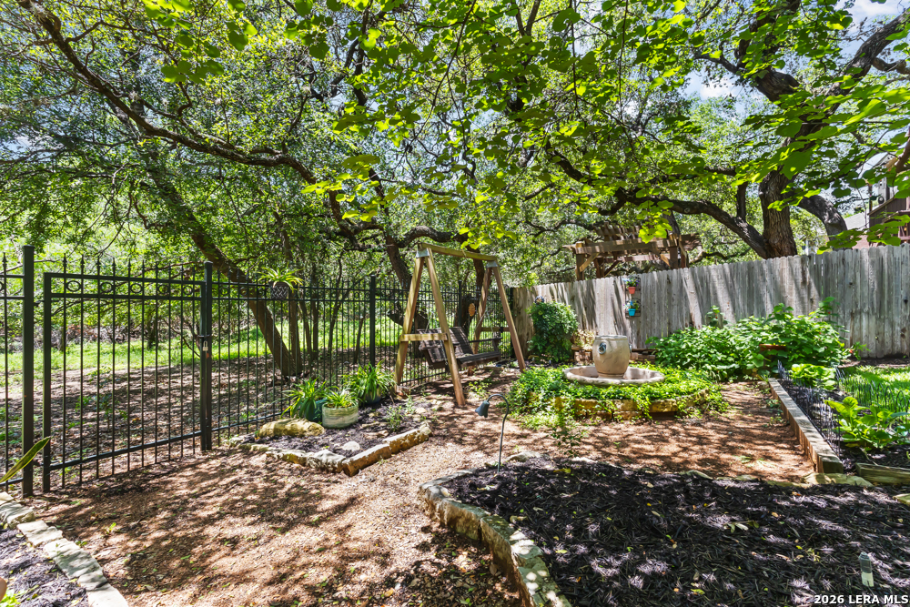 8618 Drayton Heights