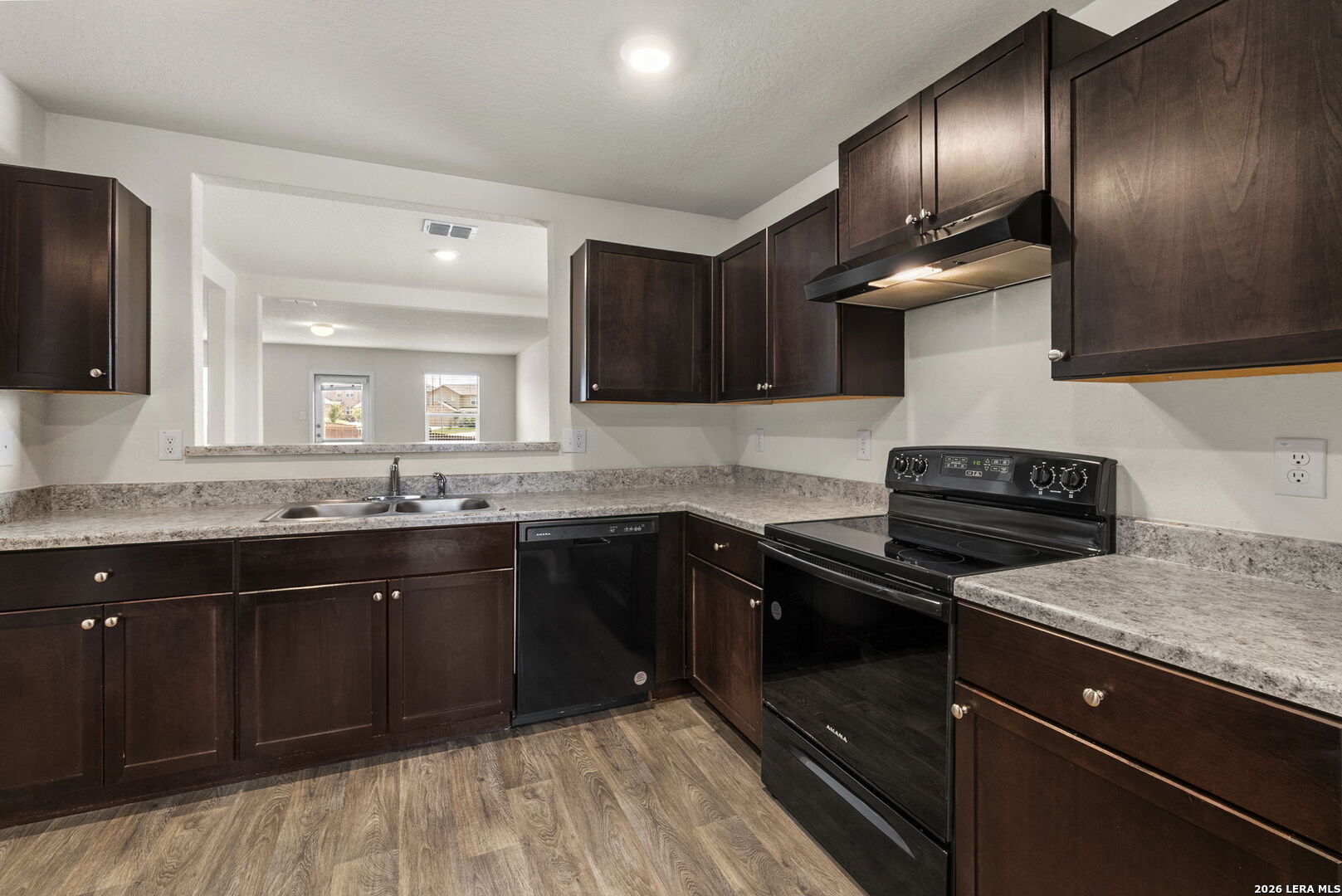2526 Wentwood