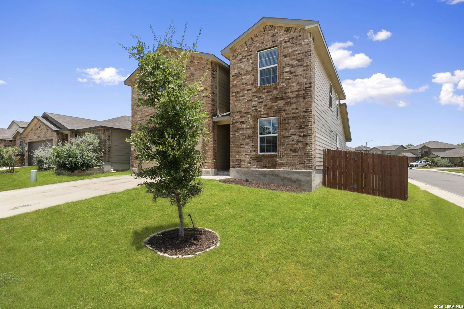 2526 Wentwood