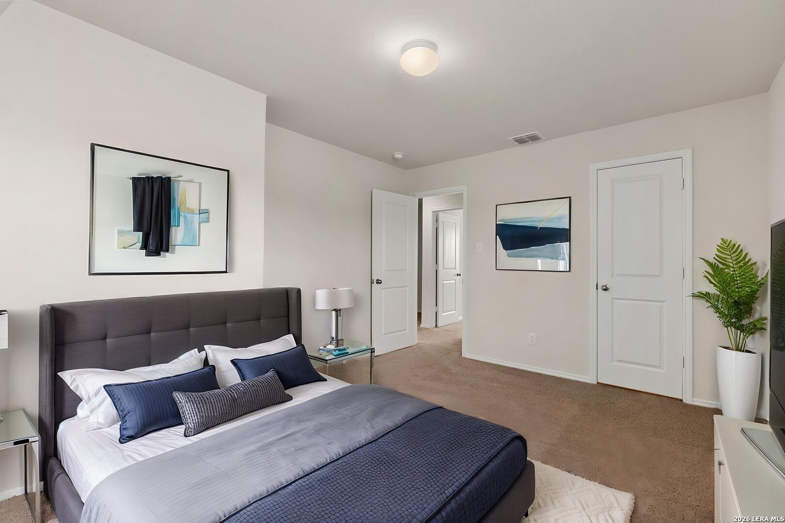 2526 Wentwood
