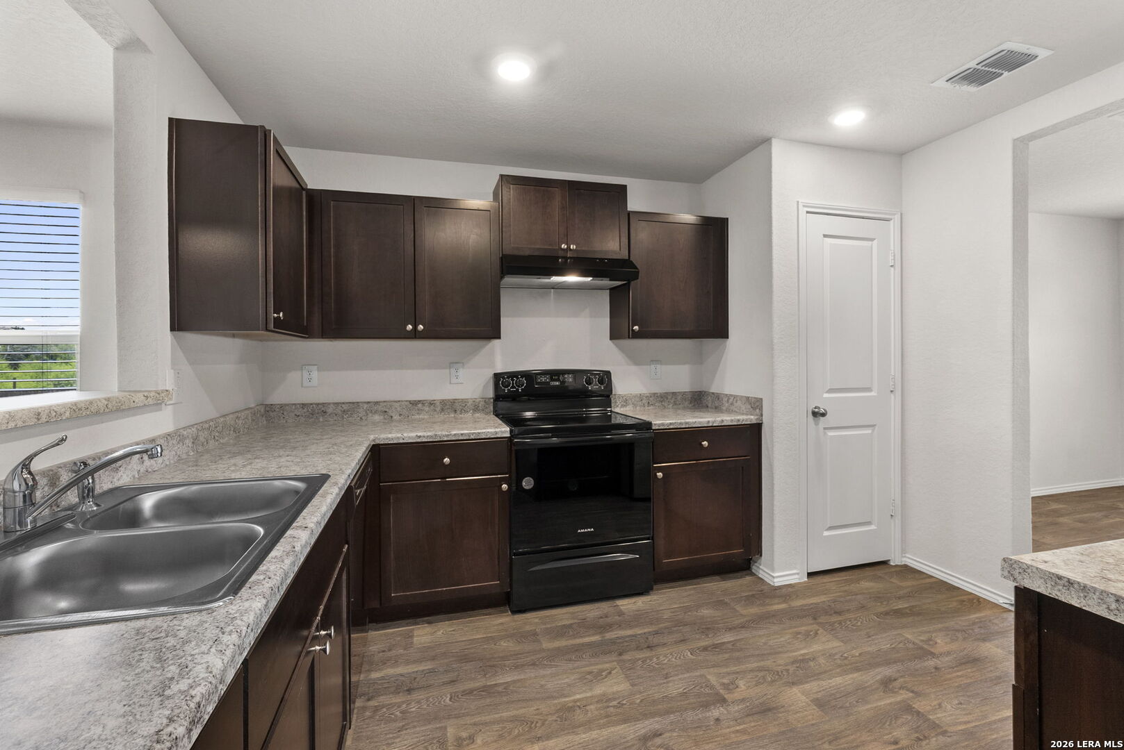 2526 Wentwood