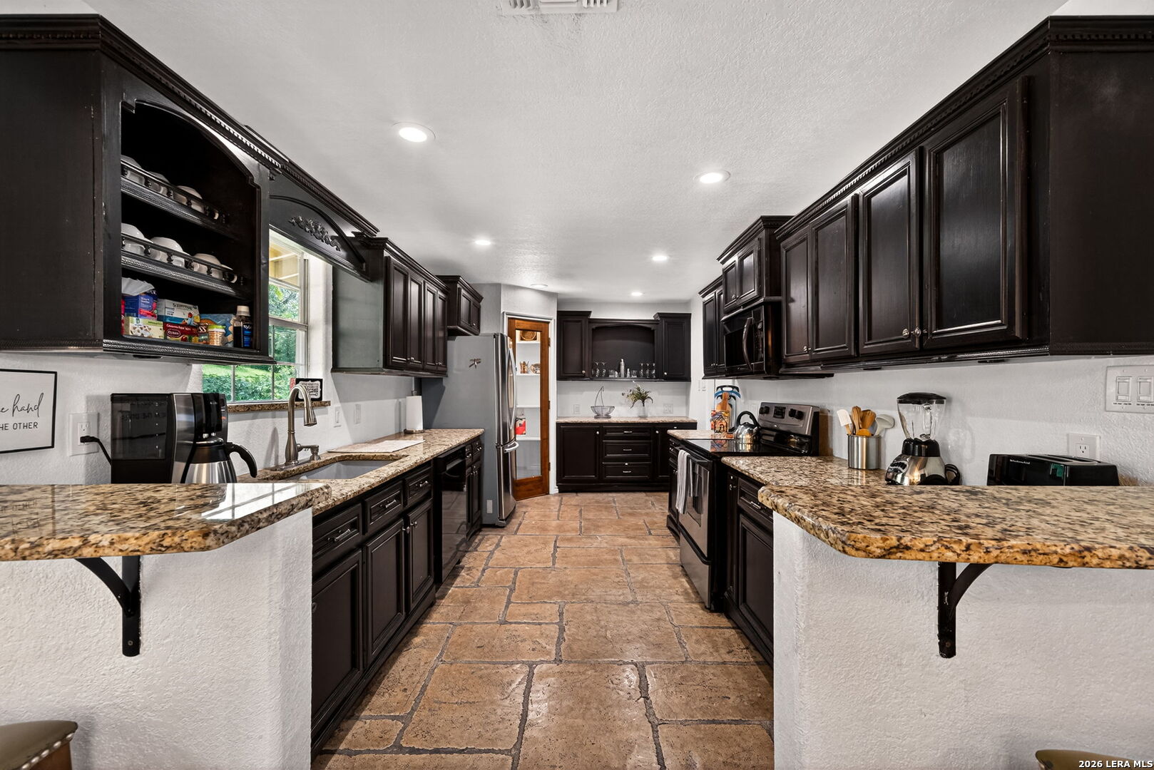 515 W CRESTLINE DR