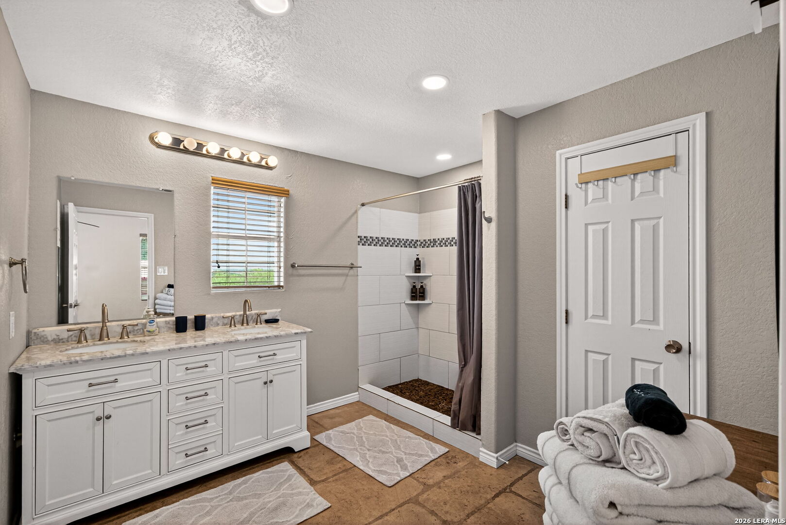 515 W CRESTLINE DR