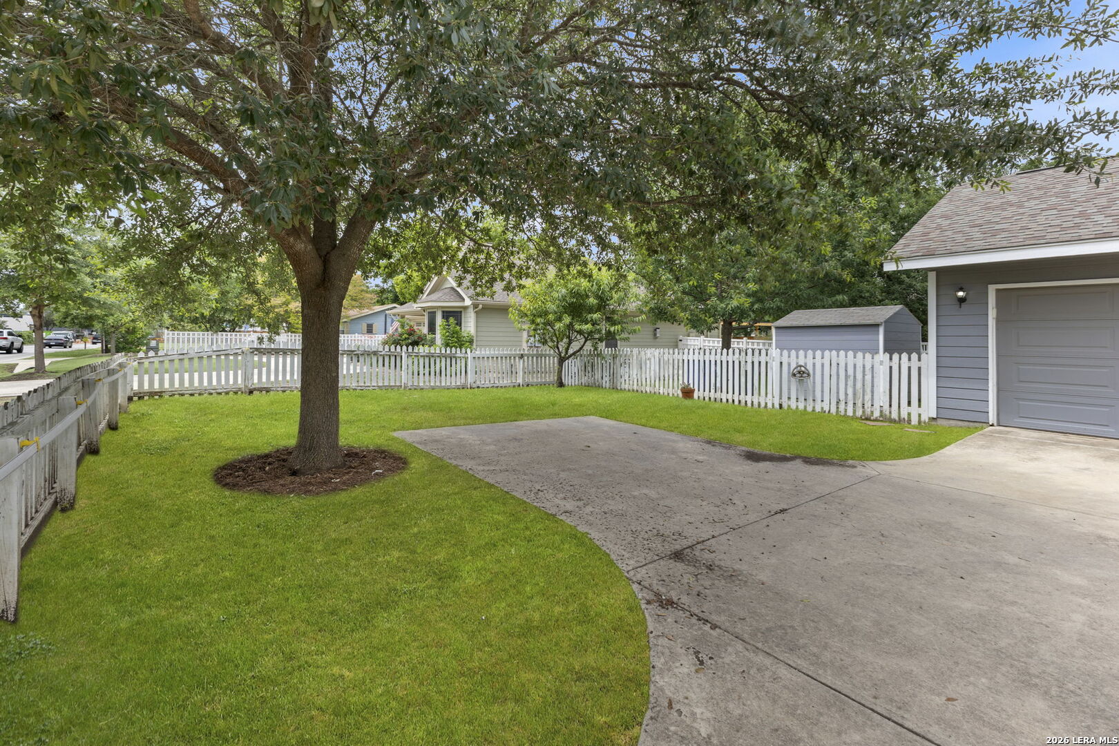 1405 AZALEA LN