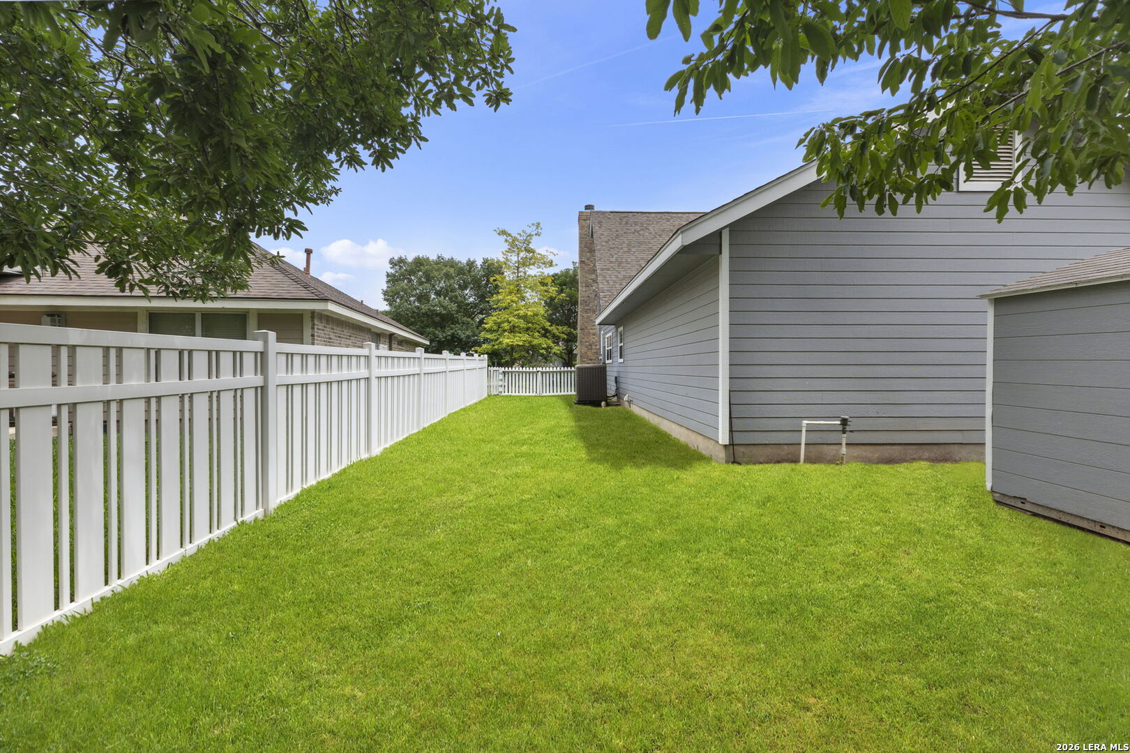 1405 AZALEA LN