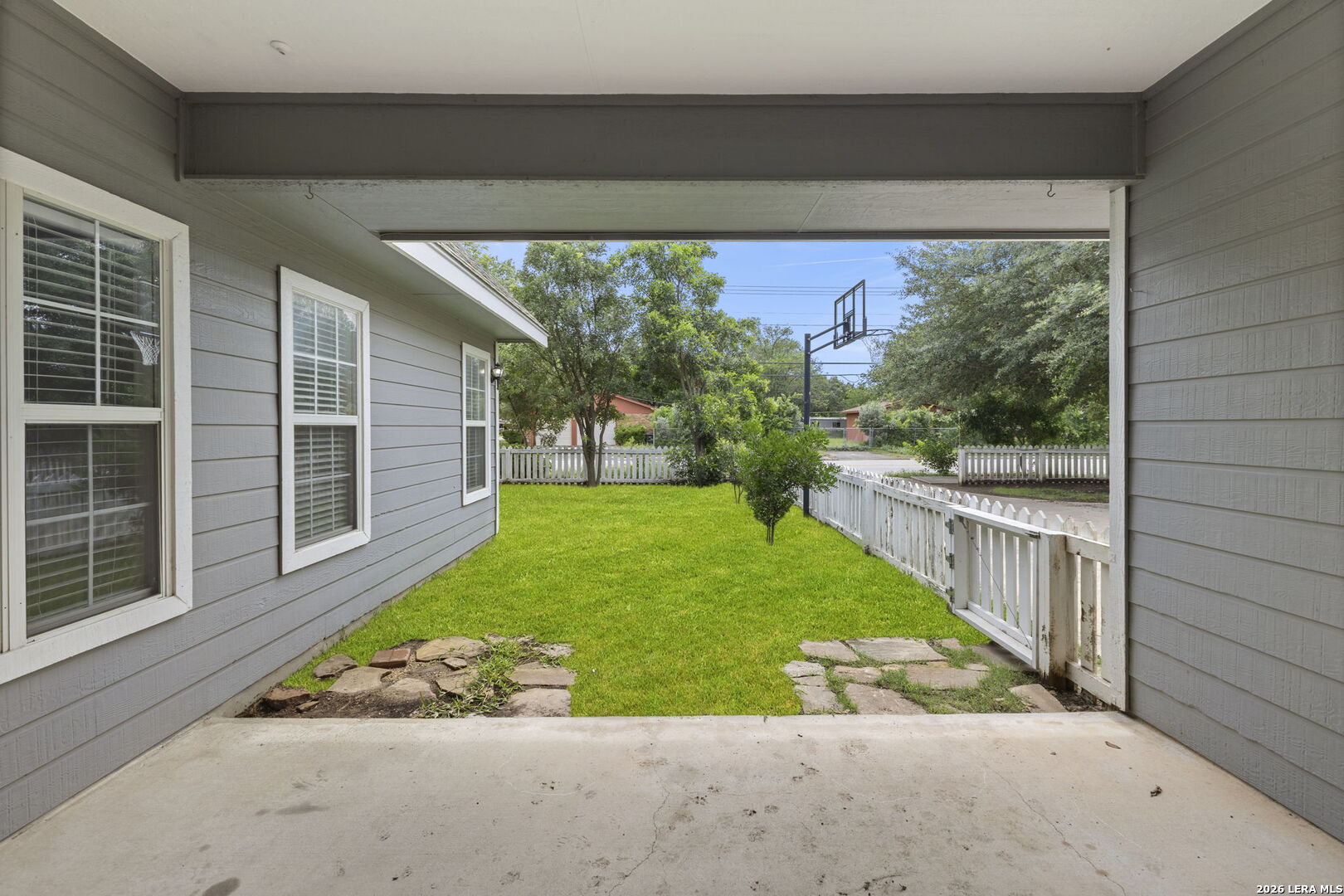 1405 AZALEA LN