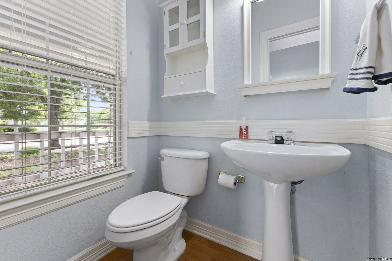 1405 AZALEA LN