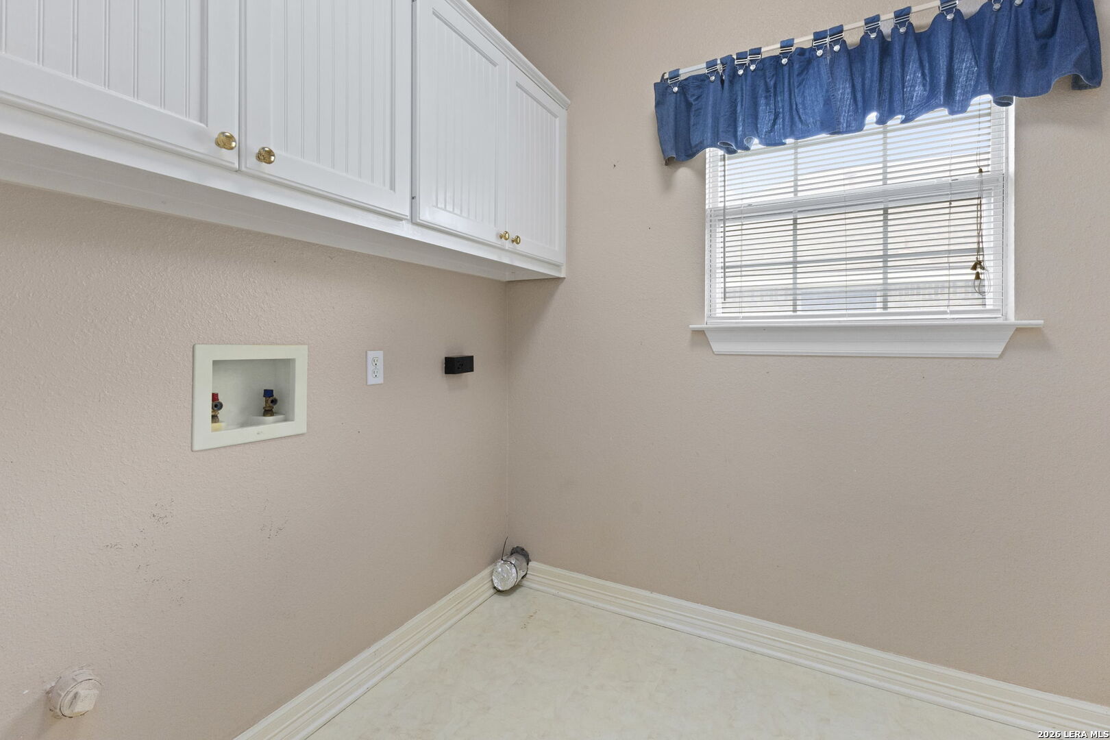 1405 AZALEA LN