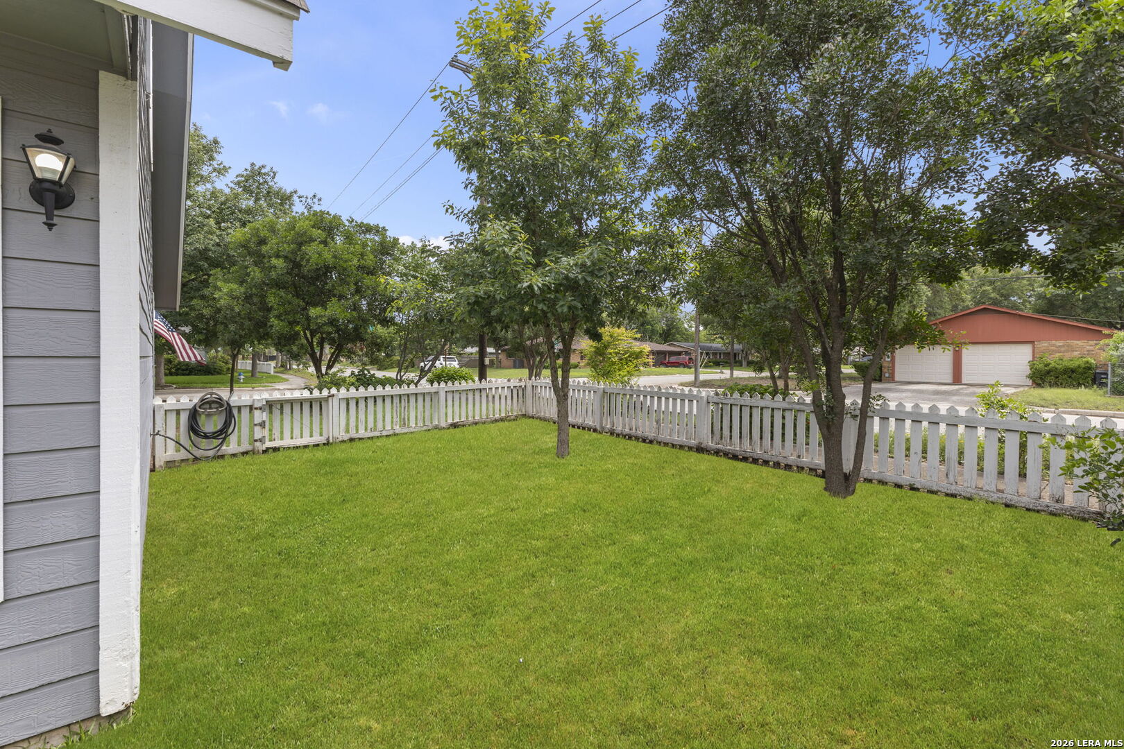1405 AZALEA LN