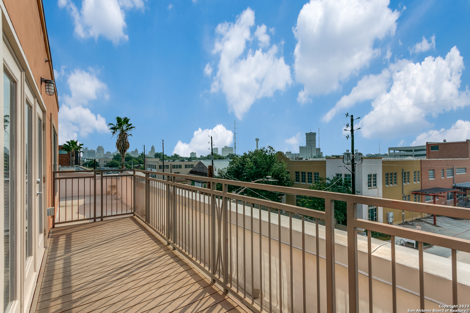 1401 S FLORES ST 300