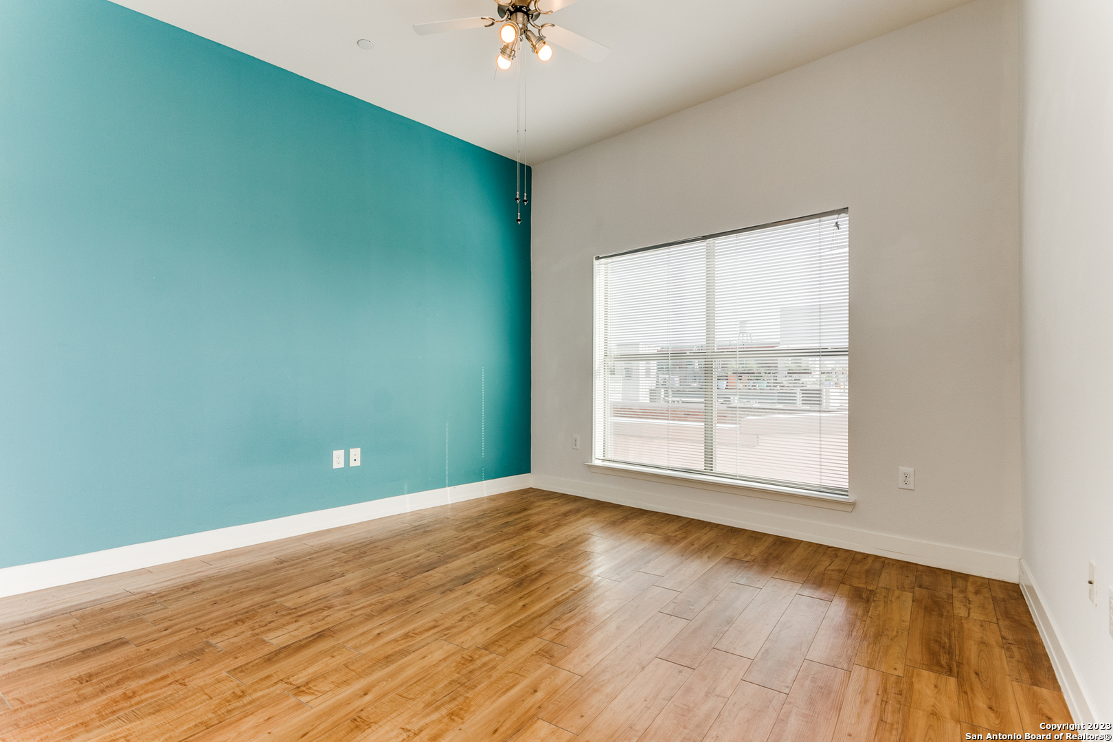 1401 S FLORES ST 300