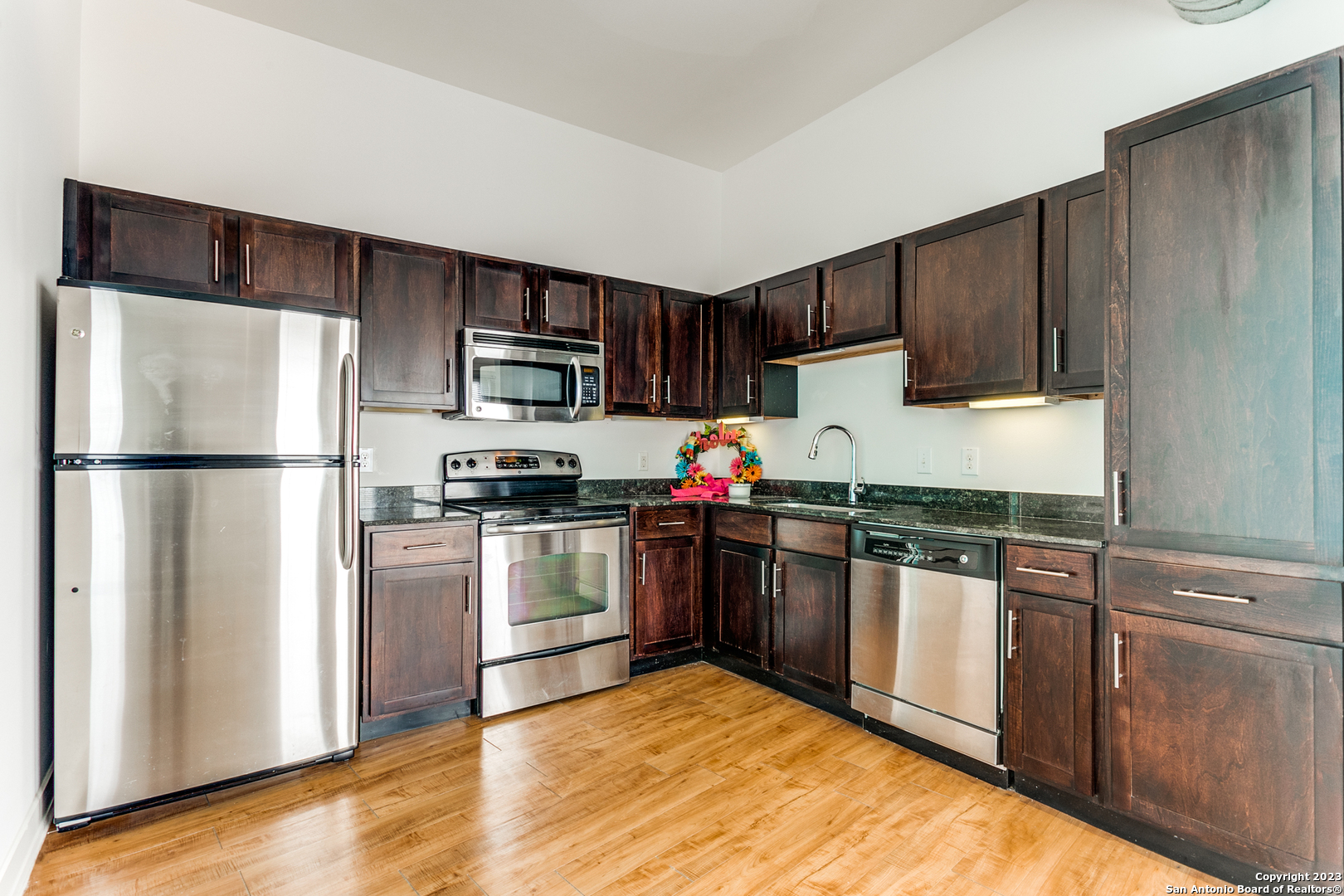 1401 S FLORES ST 300