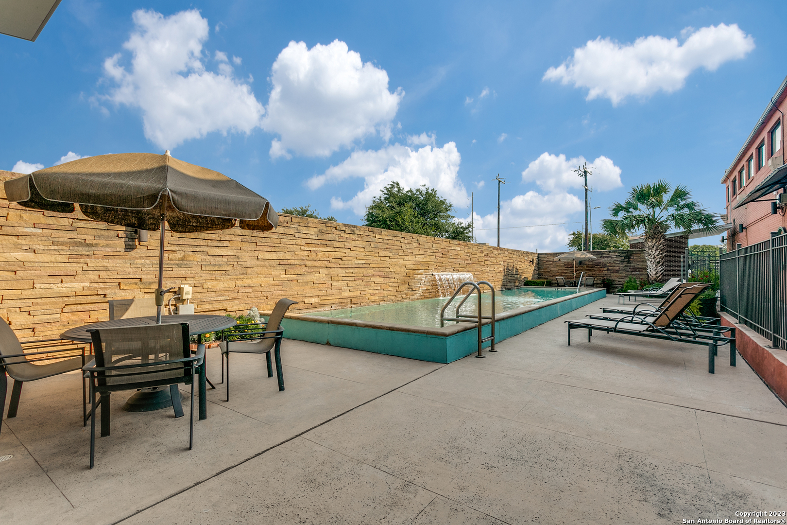 1401 S FLORES ST 300