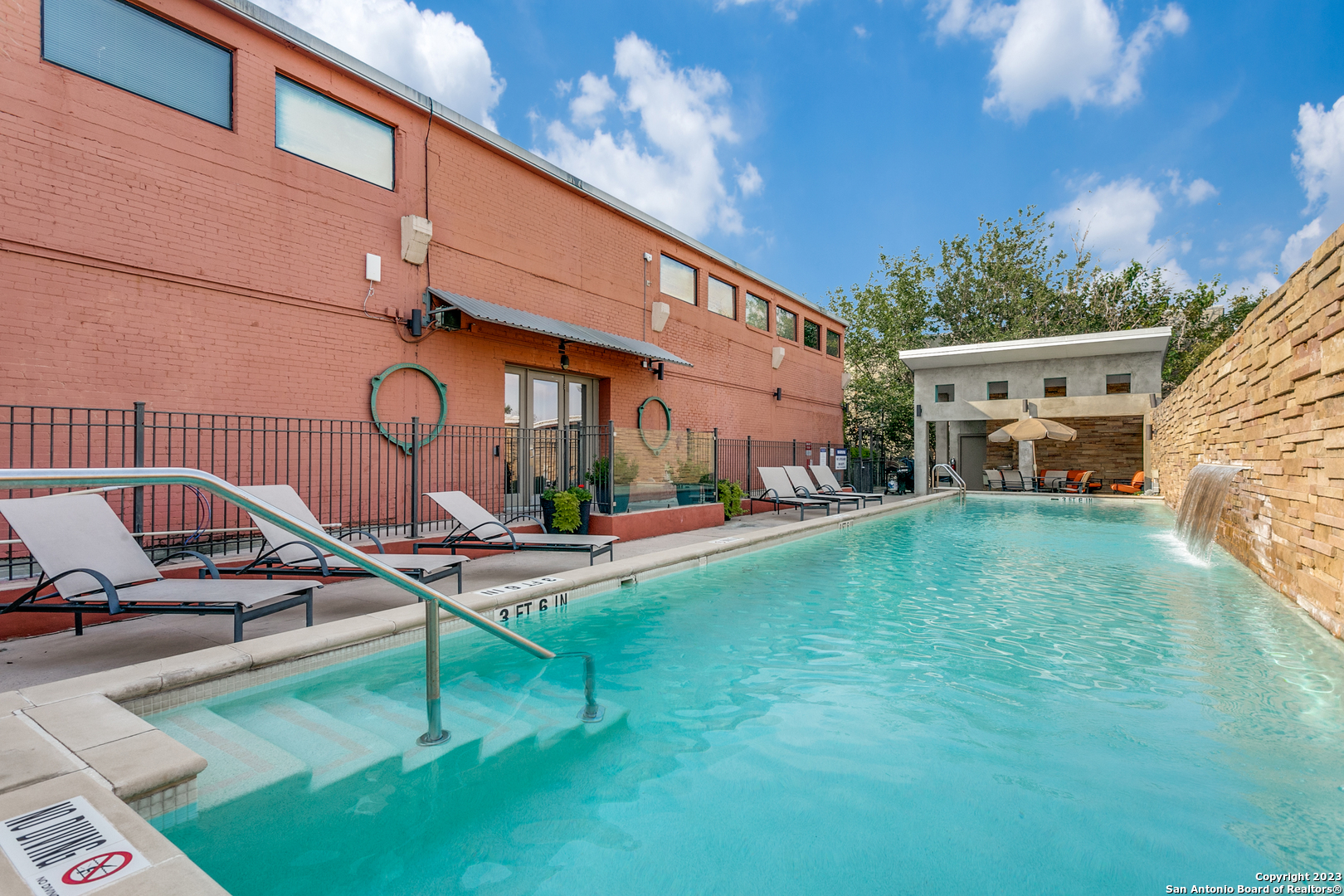 1401 S FLORES ST 300