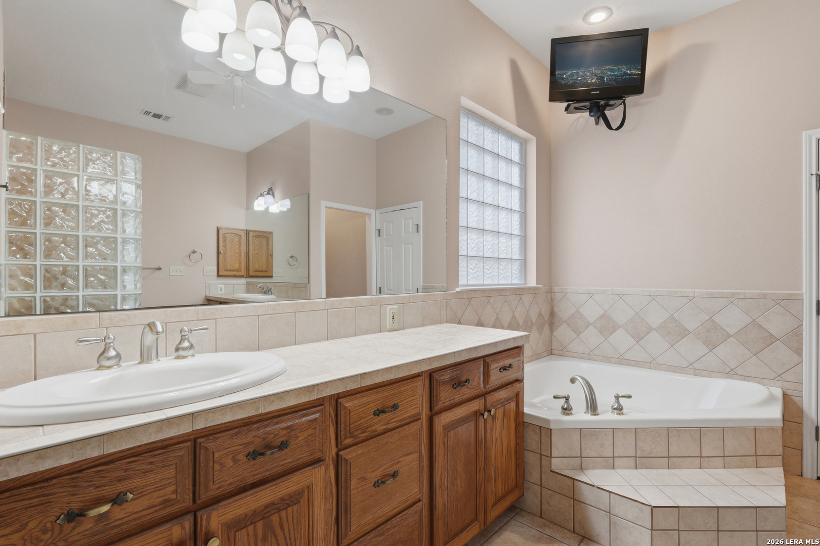 8 Donore Cir