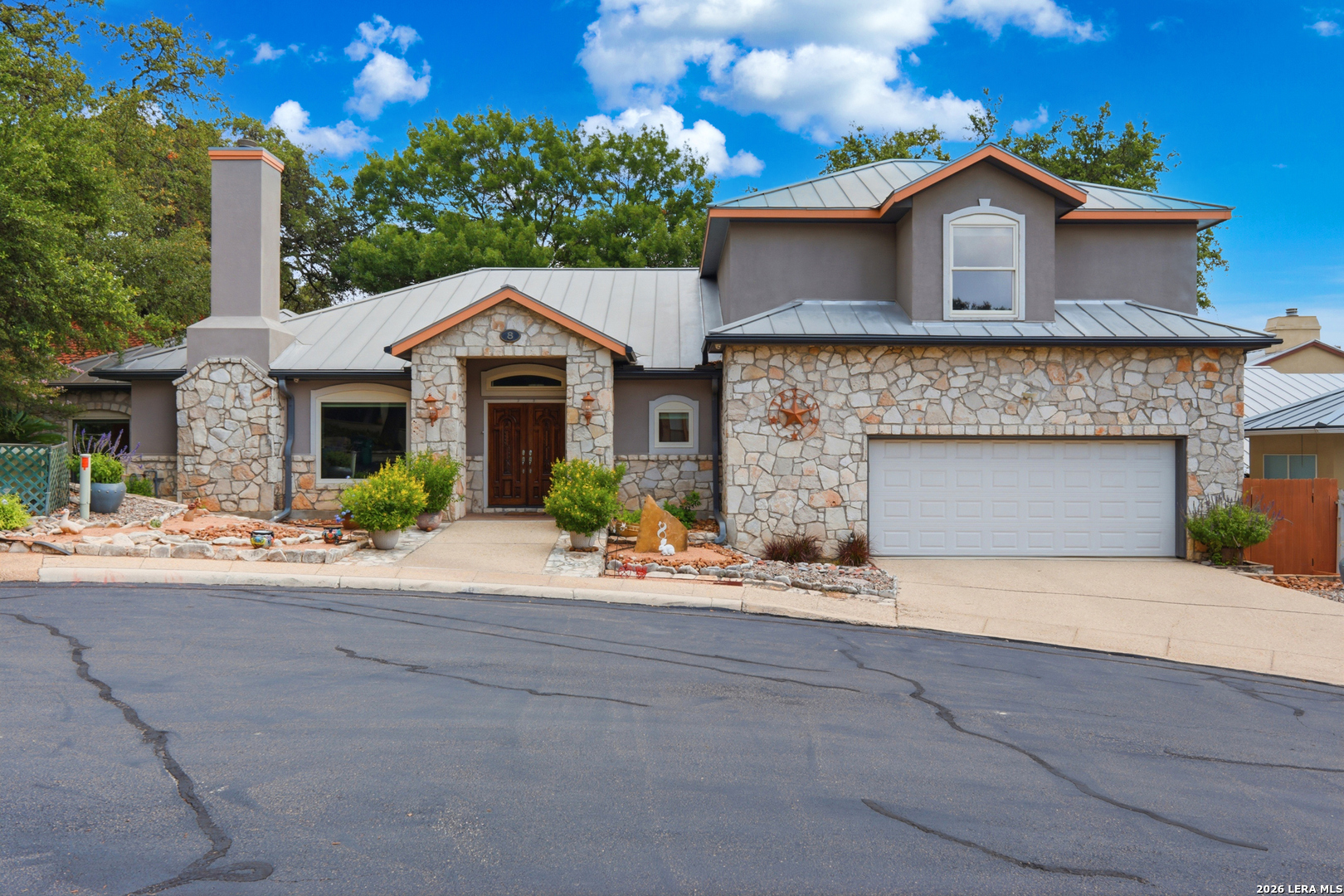 8 Donore Cir