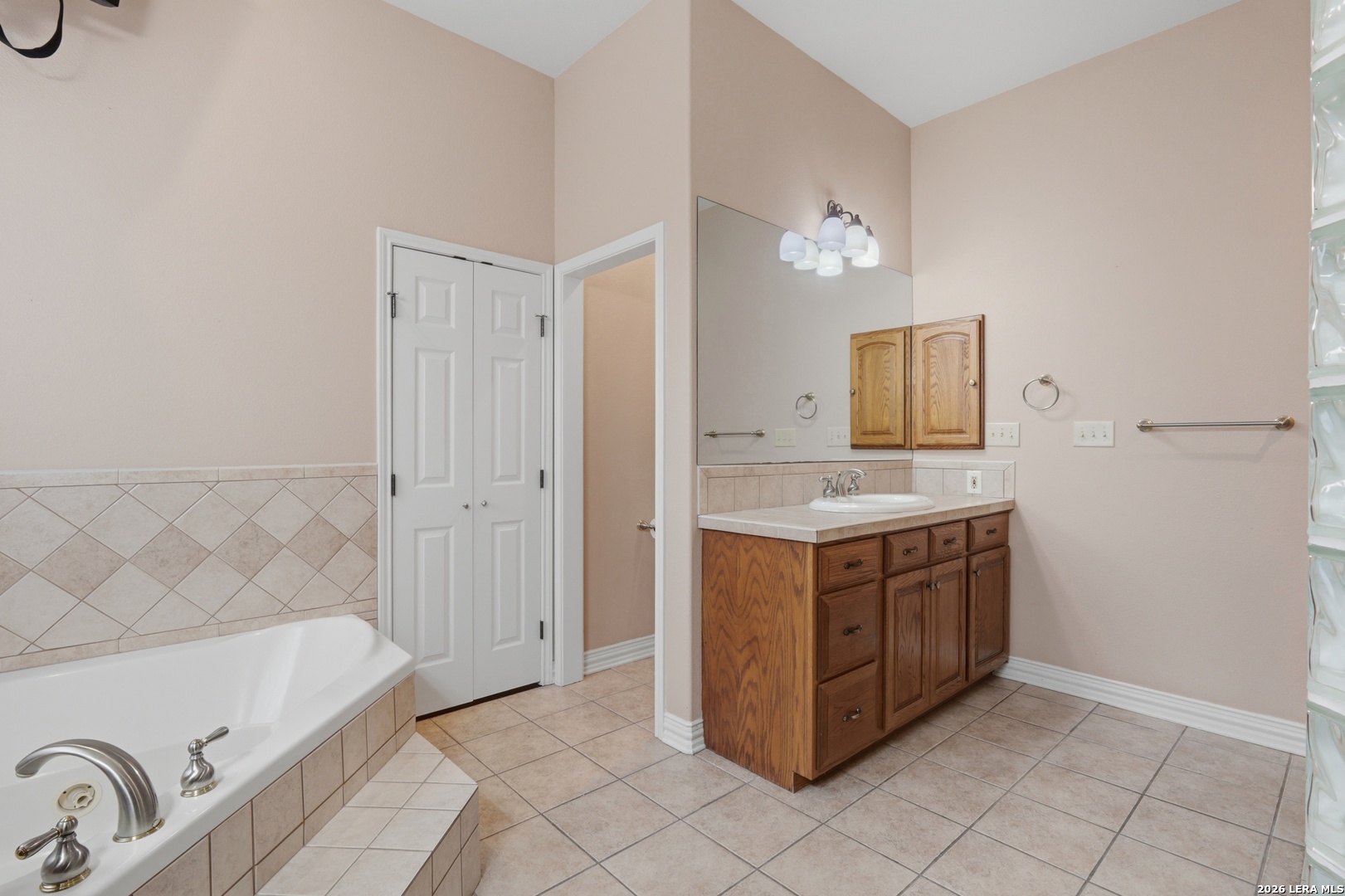 8 Donore Cir