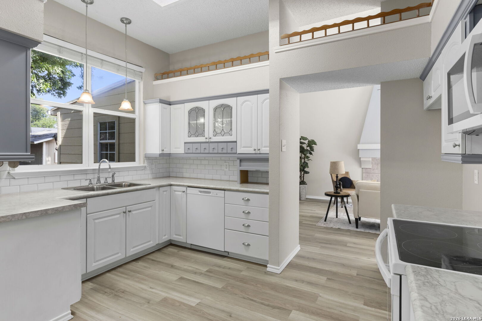 6146 VALLEY CLF
