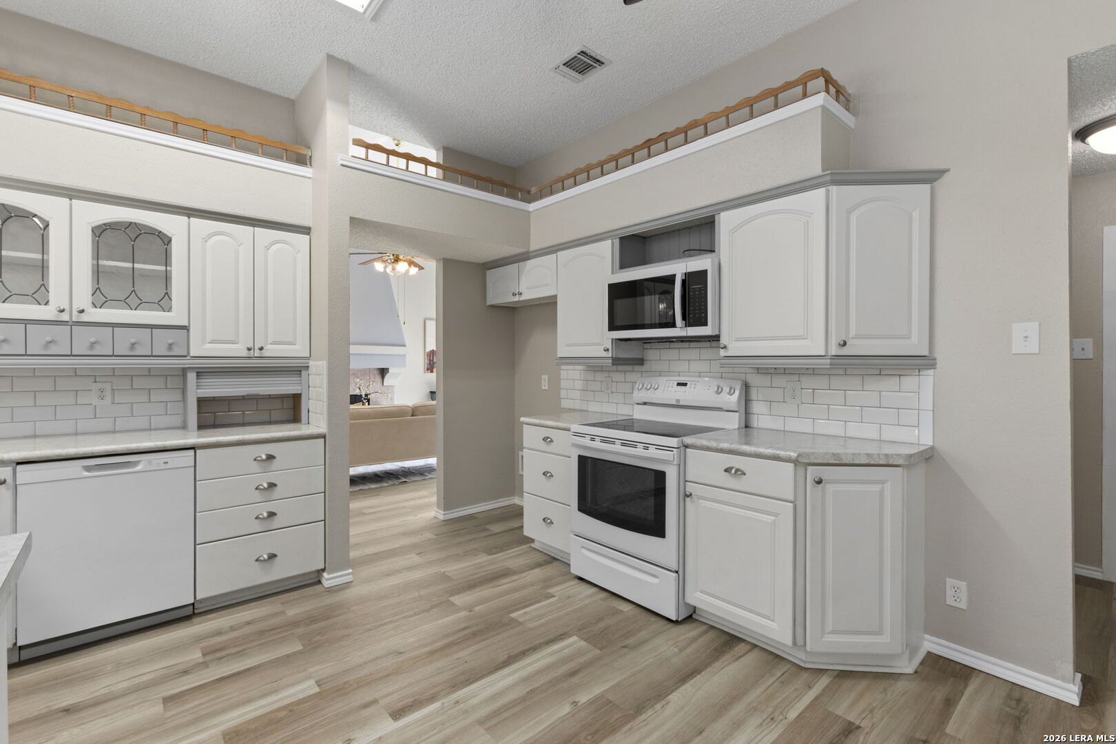 6146 VALLEY CLF