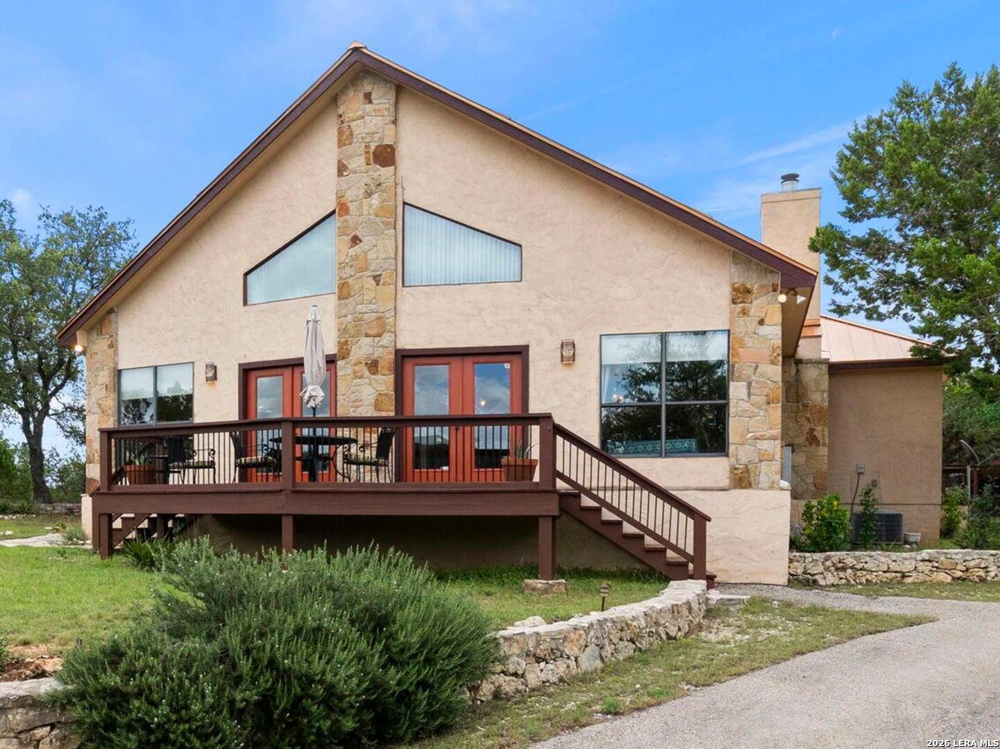 573 Hondo Oaks Dr