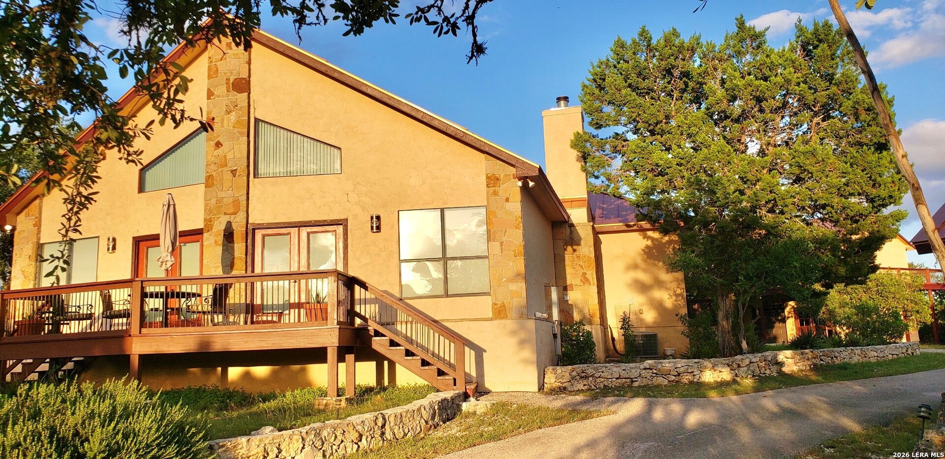 573 Hondo Oaks Dr