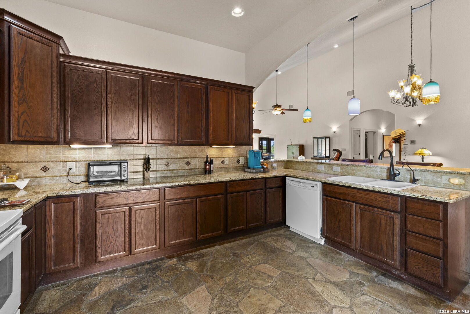 573 Hondo Oaks Dr