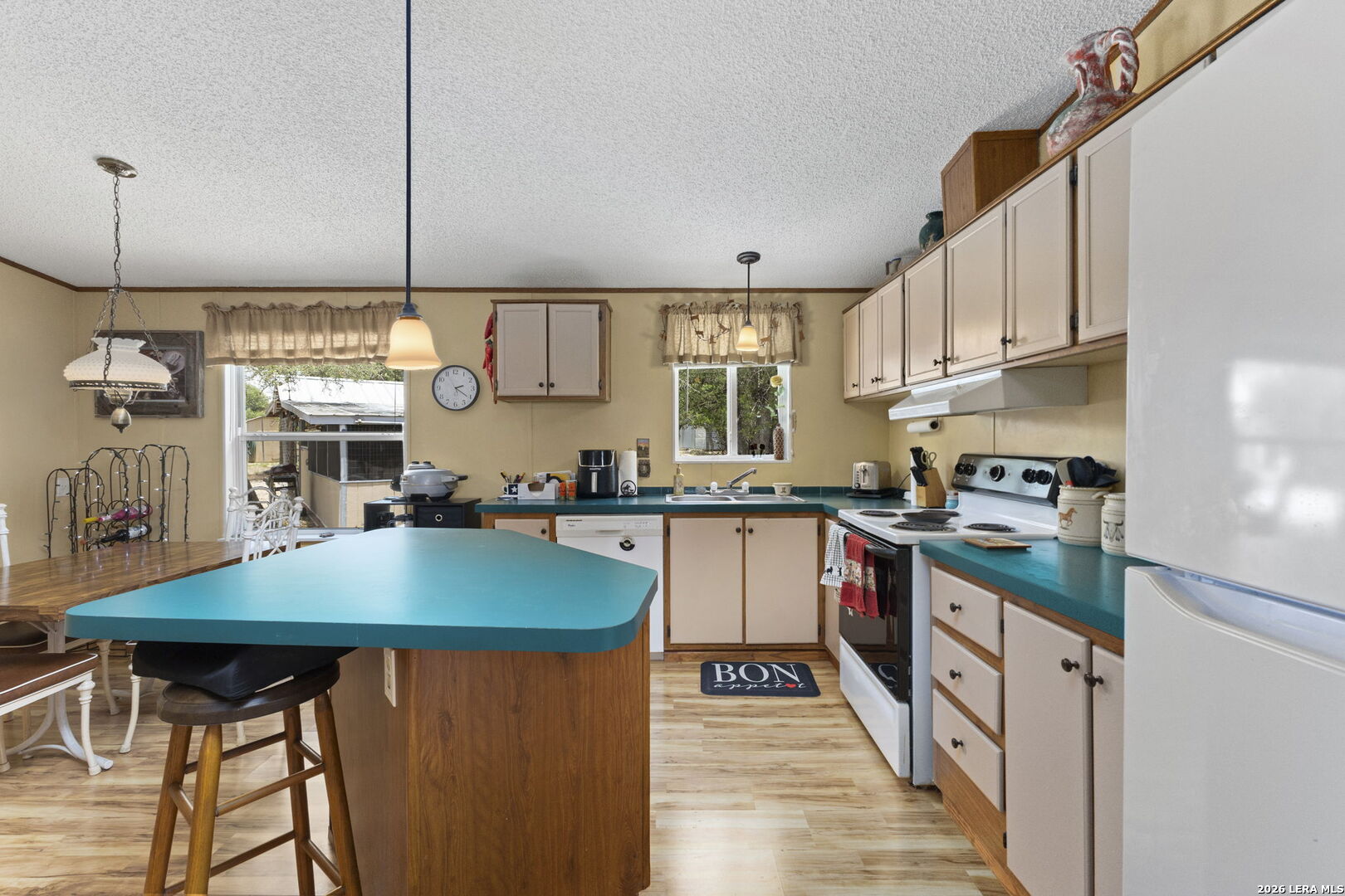 1522 FOREST TRAIL DR