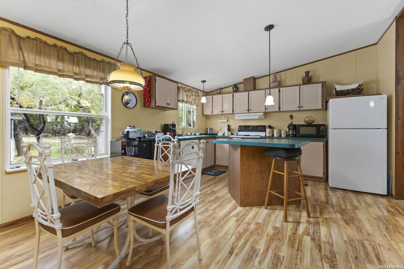 1522 FOREST TRAIL DR