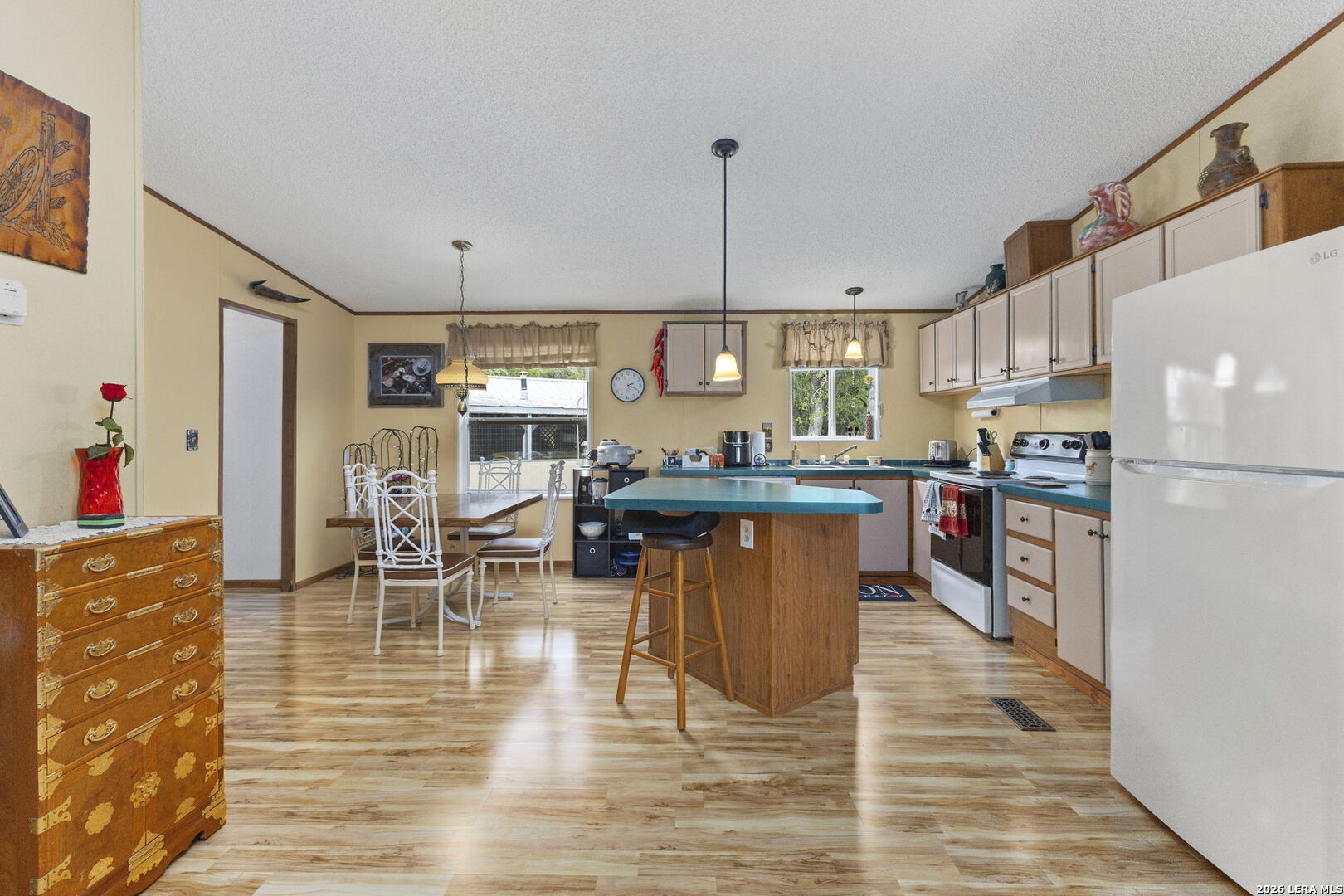 1522 FOREST TRAIL DR