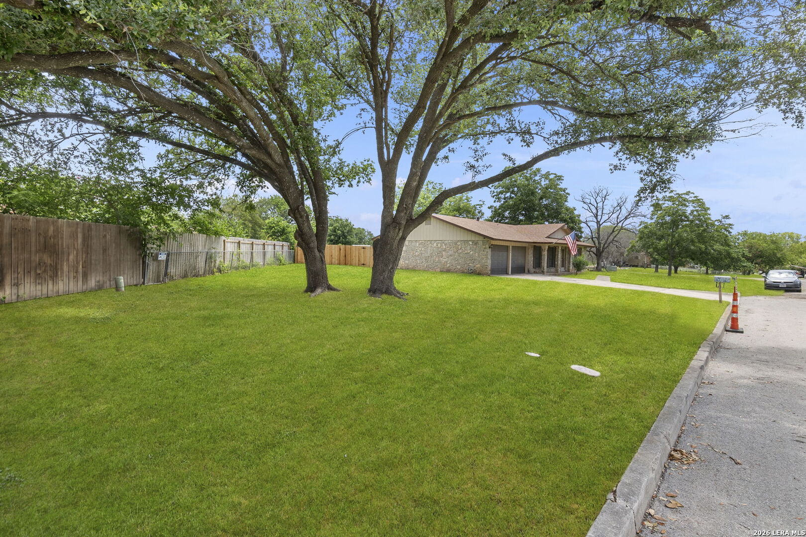 204 NORRIS DR W