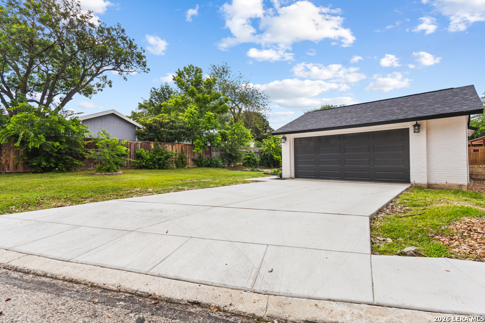 5582 Kissing Oak St.
