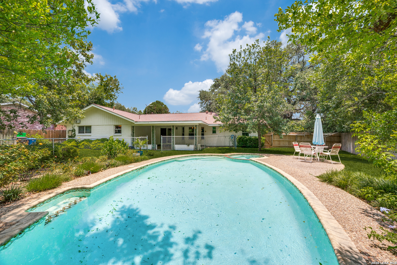 1019 GREY OAK DR