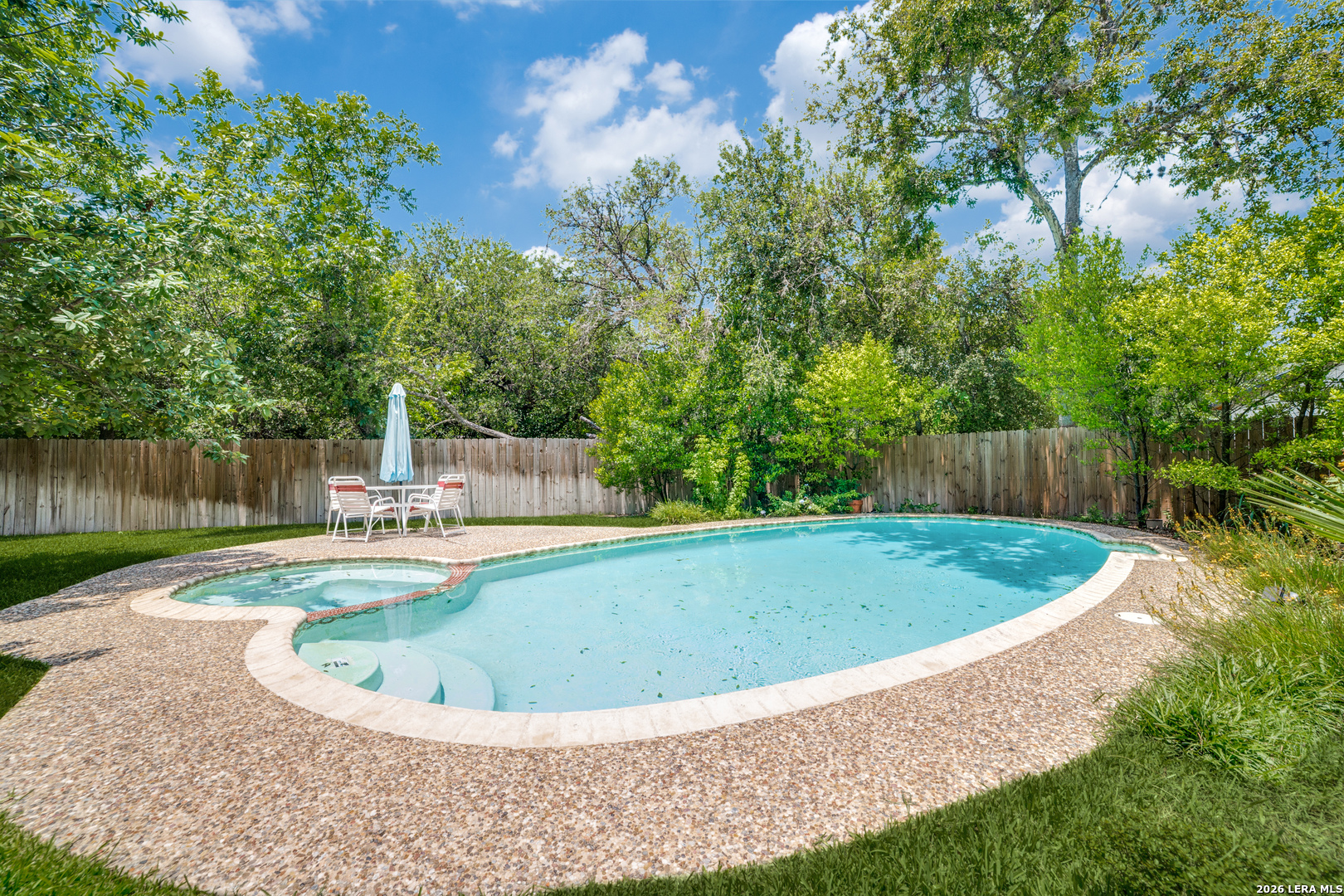 1019 GREY OAK DR