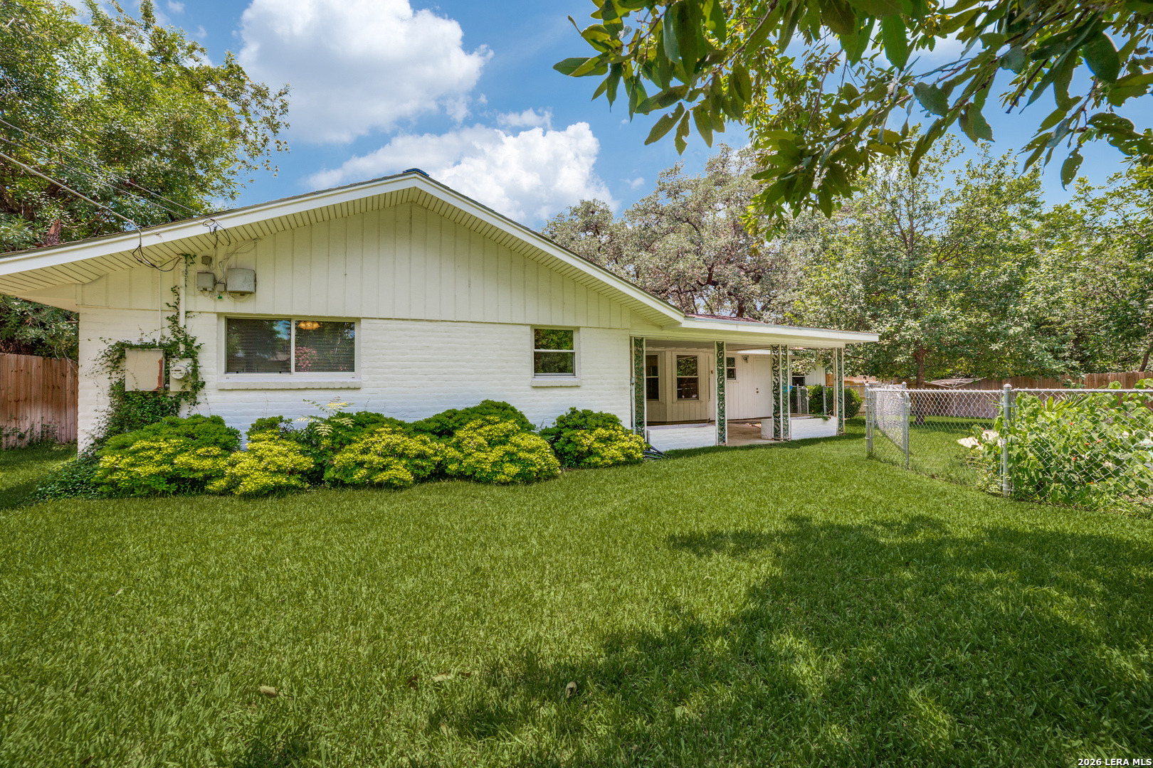 1019 GREY OAK DR