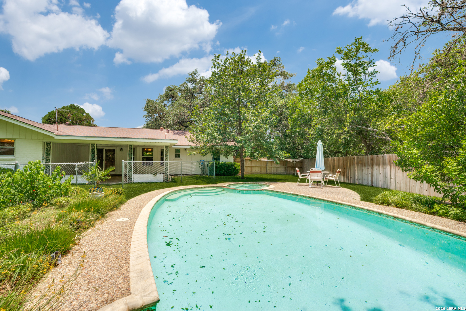 1019 GREY OAK DR