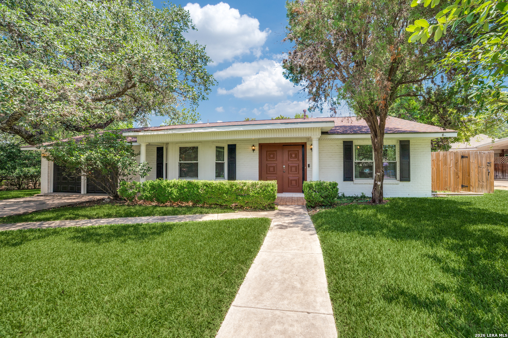 1019 GREY OAK DR
