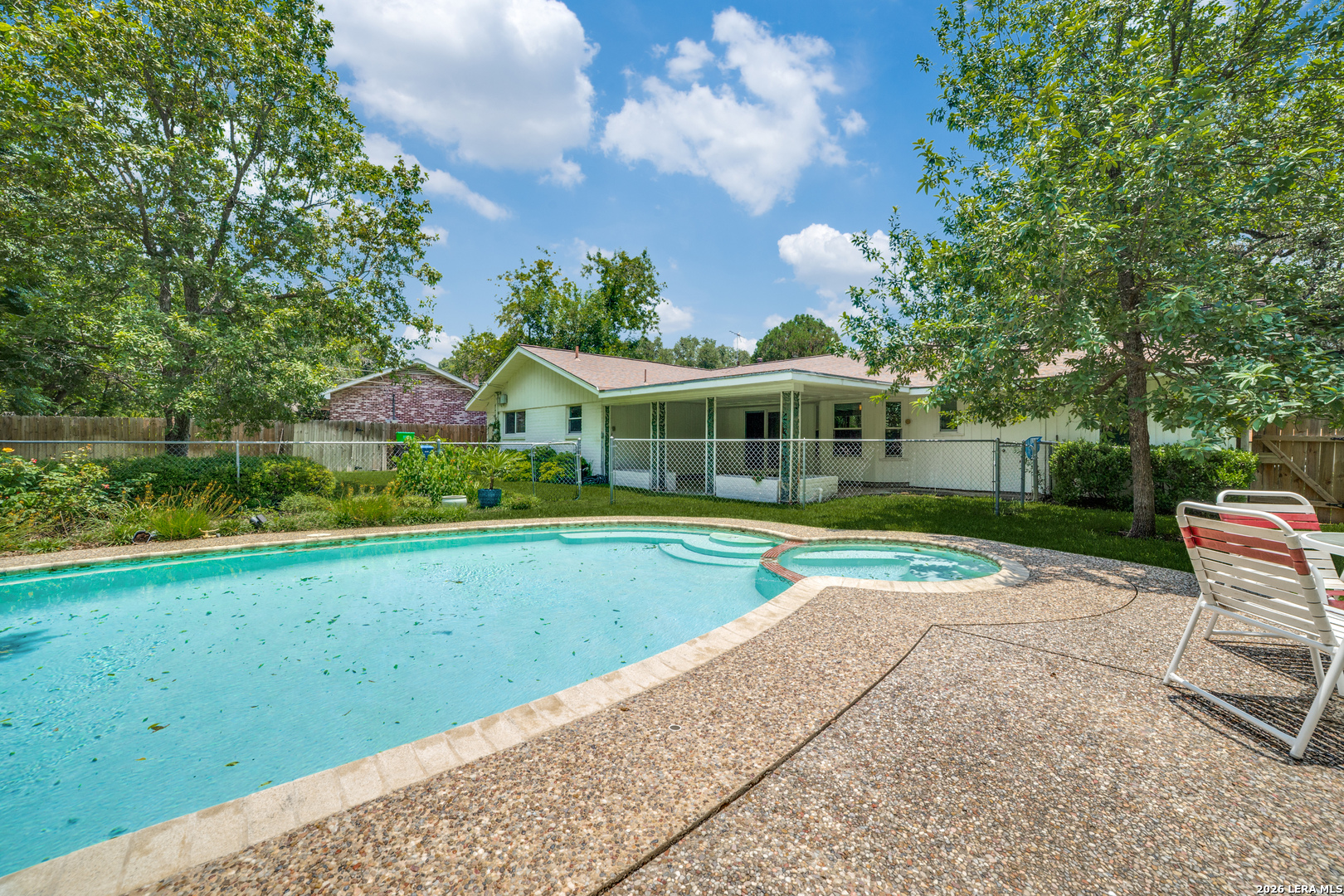 1019 GREY OAK DR