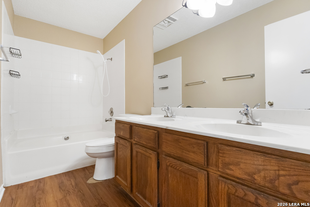 8007 Forest Crossing