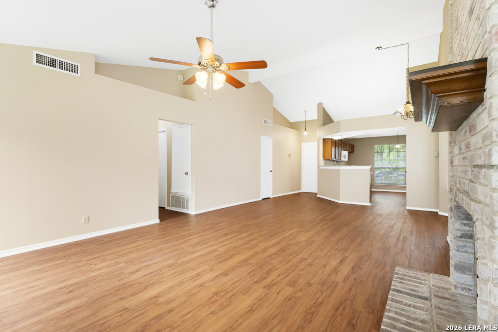8007 Forest Crossing