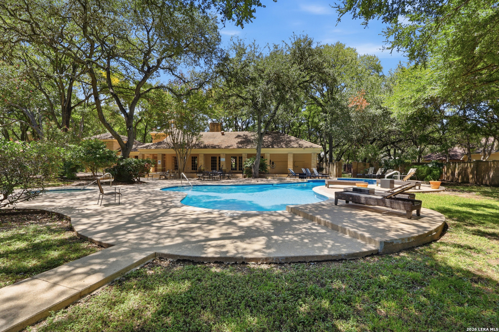 28 COURTSIDE CIR