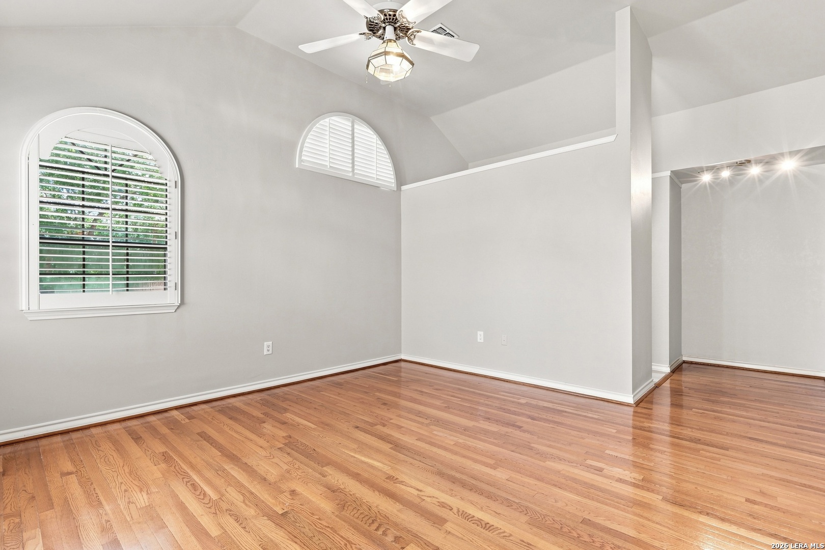 28 COURTSIDE CIR