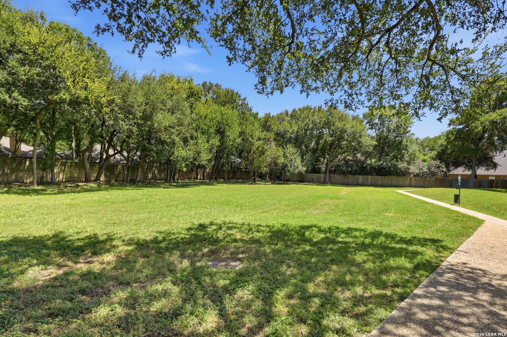 28 COURTSIDE CIR