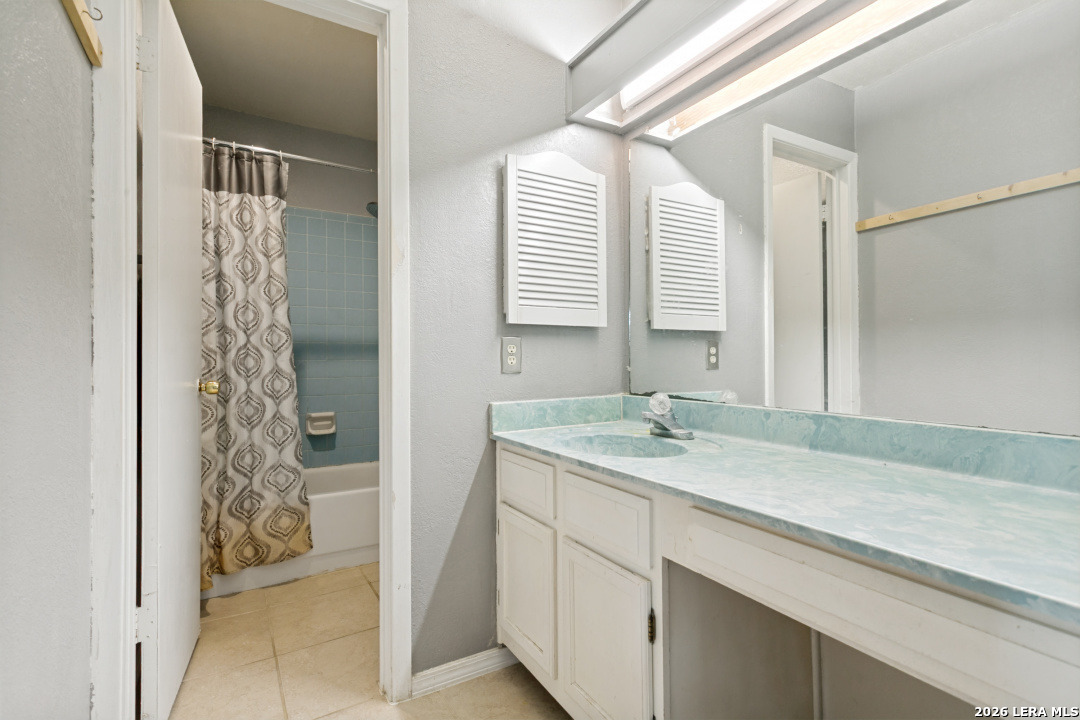 6822 Ludgate