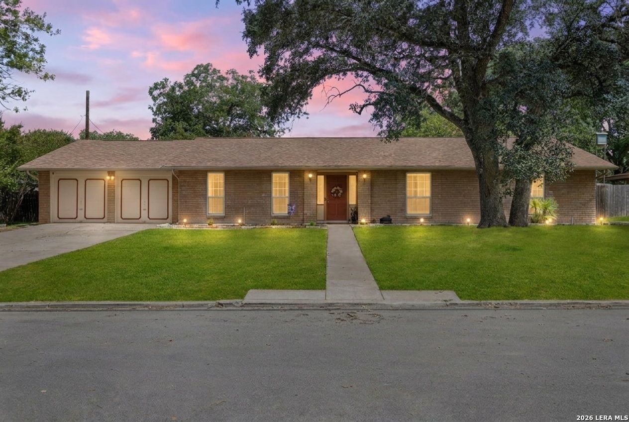 421 Windcrest Dr.