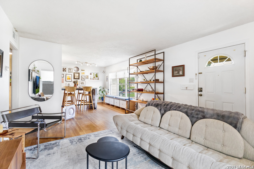 230 BRETTONWOOD DR
