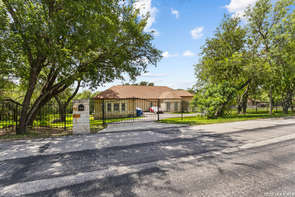 8210 Roy Lane