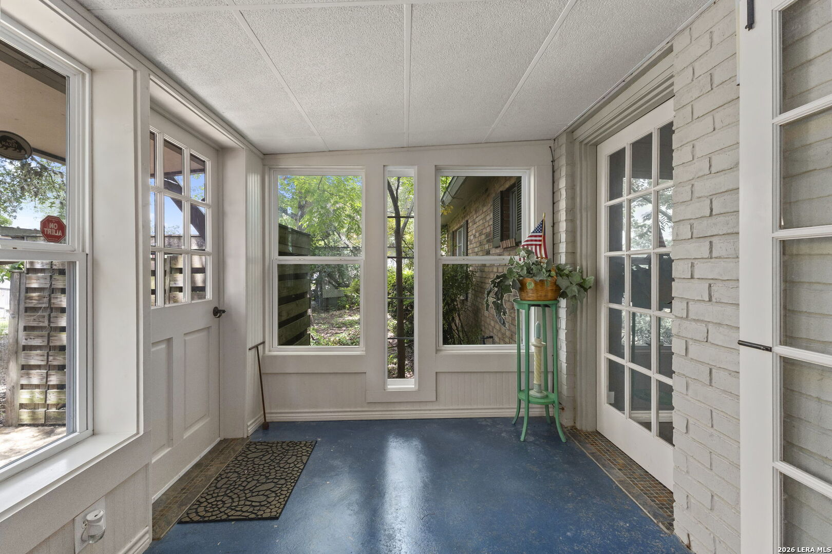 346 RAINBOW DR