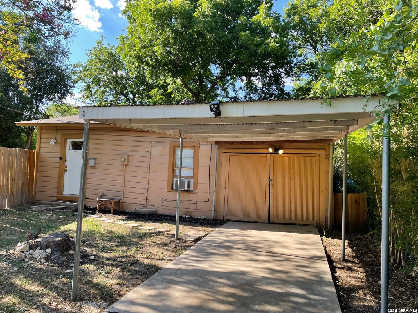 1023 W French Pl